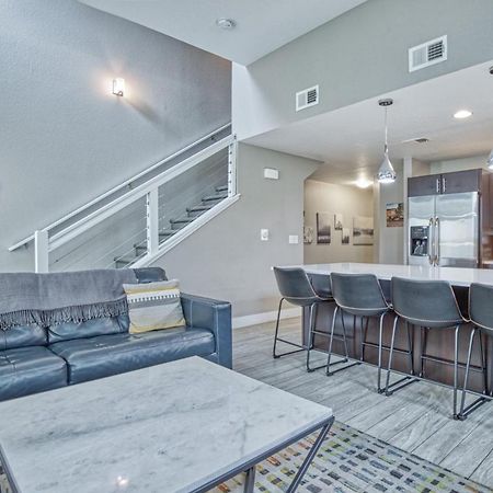 Modern Townhome Near Old Town, Breweries, & River! フォート・コリンズ エクステリア 写真