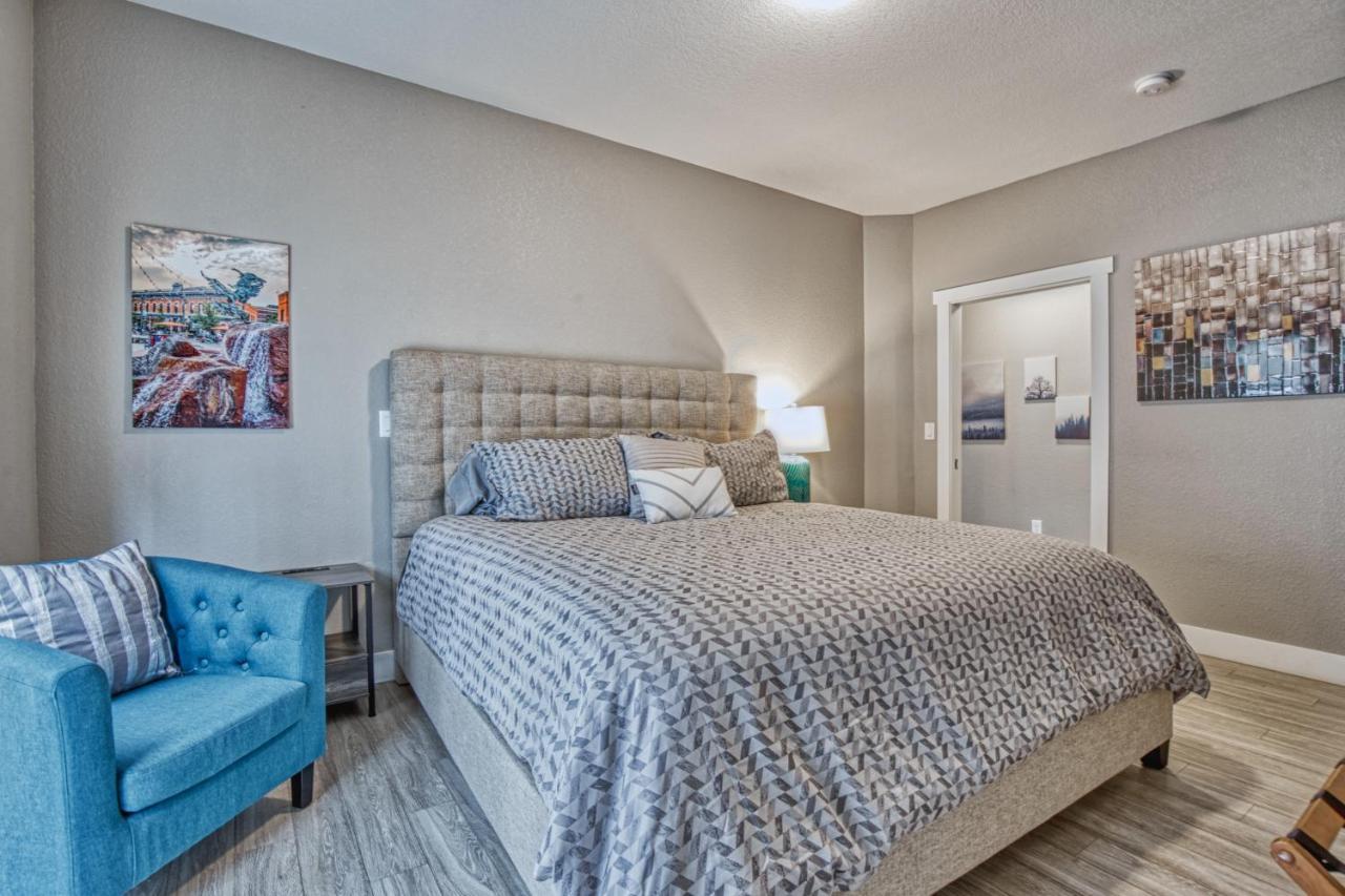 Modern Townhome Near Old Town, Breweries, & River! フォート・コリンズ エクステリア 写真