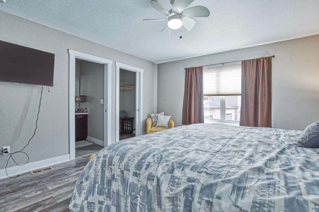 Modern Townhome Near Old Town, Breweries, & River! フォート・コリンズ エクステリア 写真