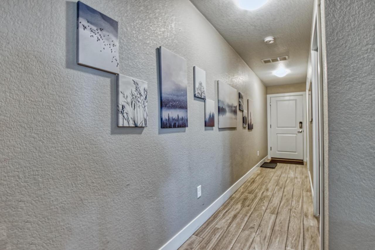 Modern Townhome Near Old Town, Breweries, & River! フォート・コリンズ エクステリア 写真