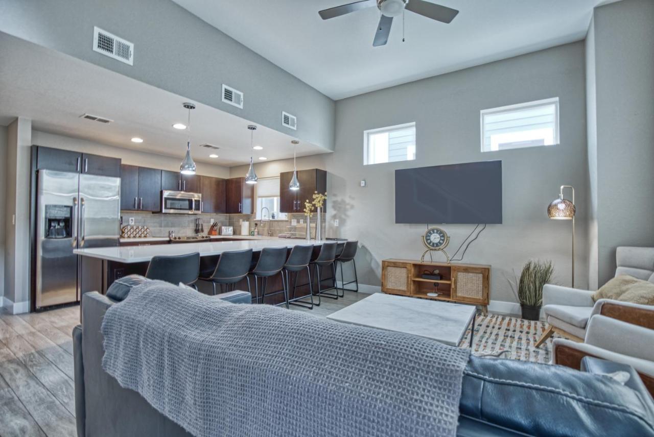 Modern Townhome Near Old Town, Breweries, & River! フォート・コリンズ エクステリア 写真