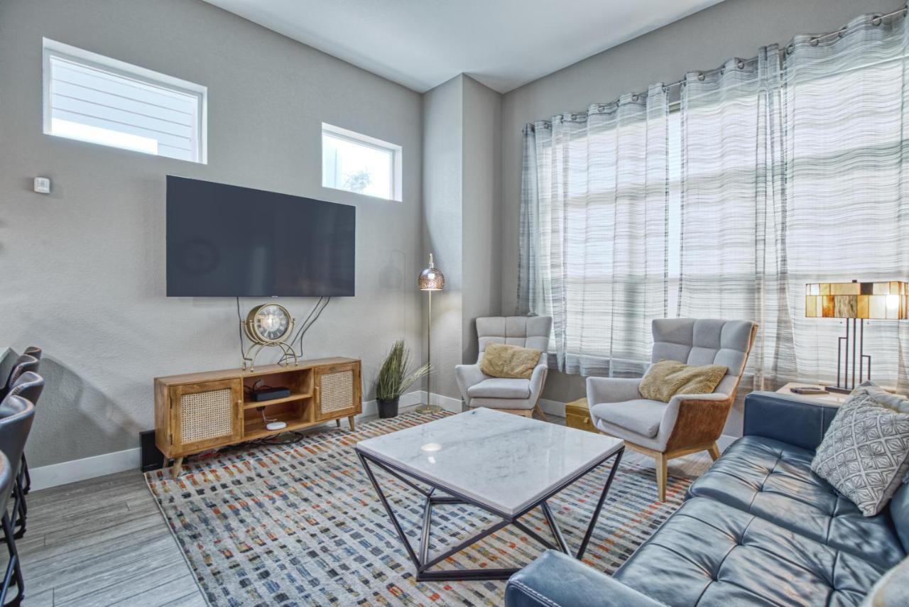 Modern Townhome Near Old Town, Breweries, & River! フォート・コリンズ エクステリア 写真