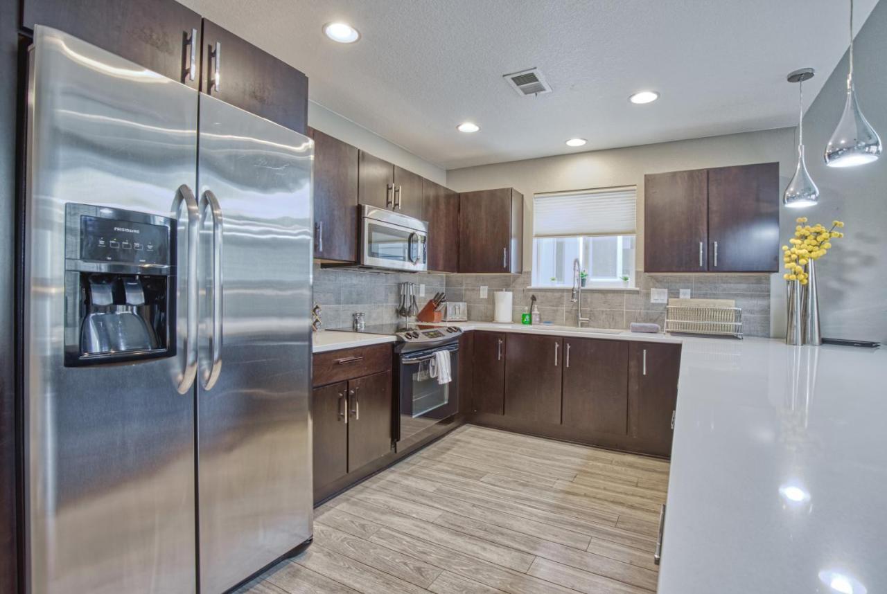 Modern Townhome Near Old Town, Breweries, & River! フォート・コリンズ エクステリア 写真