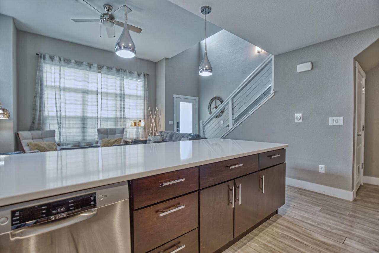 Modern Townhome Near Old Town, Breweries, & River! フォート・コリンズ エクステリア 写真